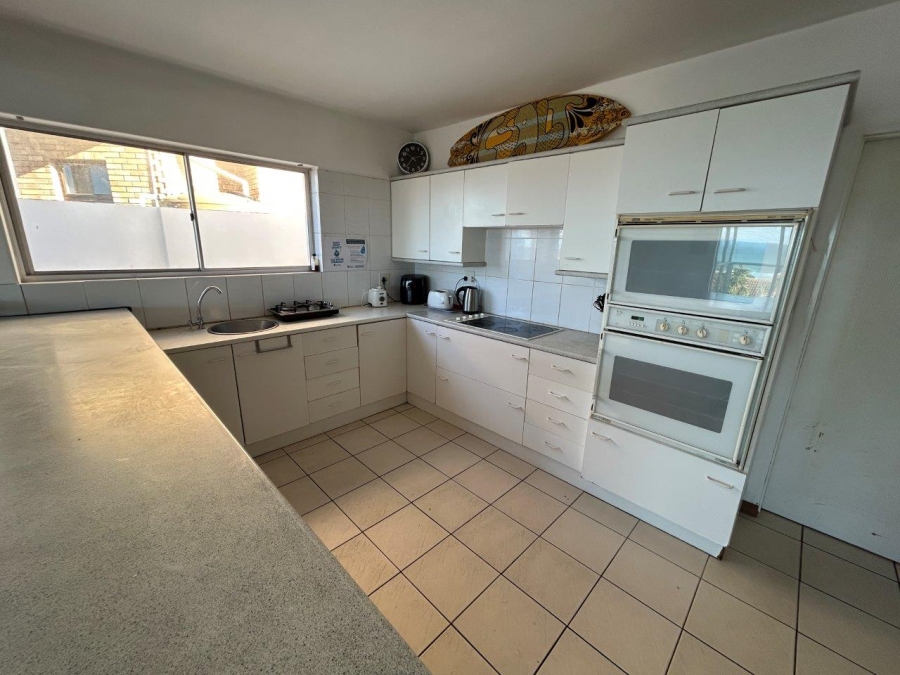 7 Bedroom Property for Sale in Wavecrest Eastern Cape